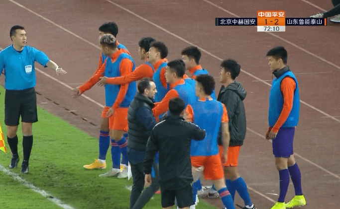  图卢兹锋霸争议染红引热议  