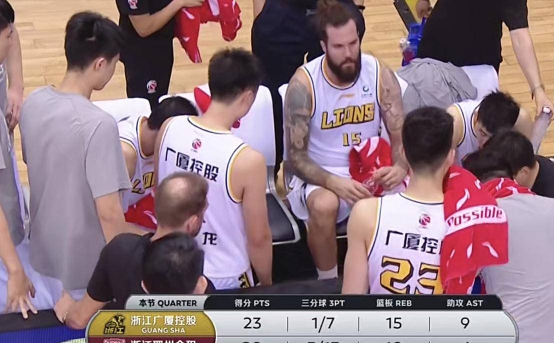  那不勒斯防线致命失误惨遭逆转  