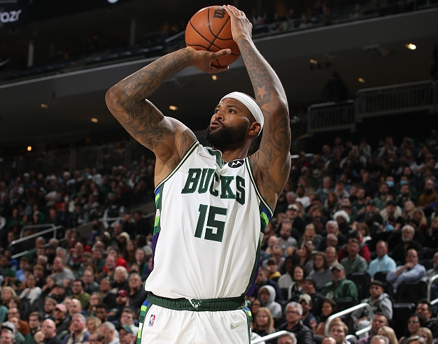 NBA雄鹿补时争议三分绝杀凯尔特人终结六连胜登顶引热议